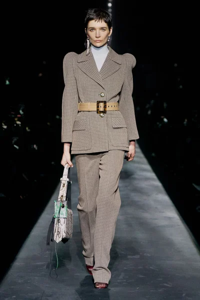 Look 3